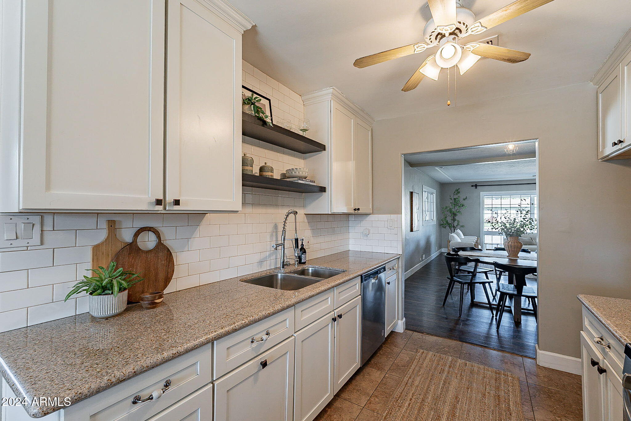 1611 W INDIANOLA Avenue