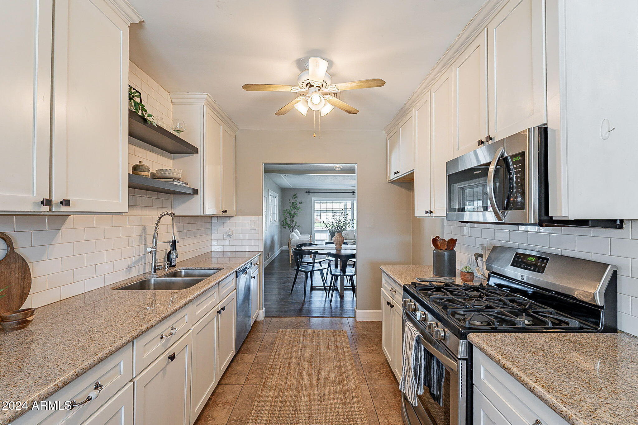 1611 W INDIANOLA Avenue