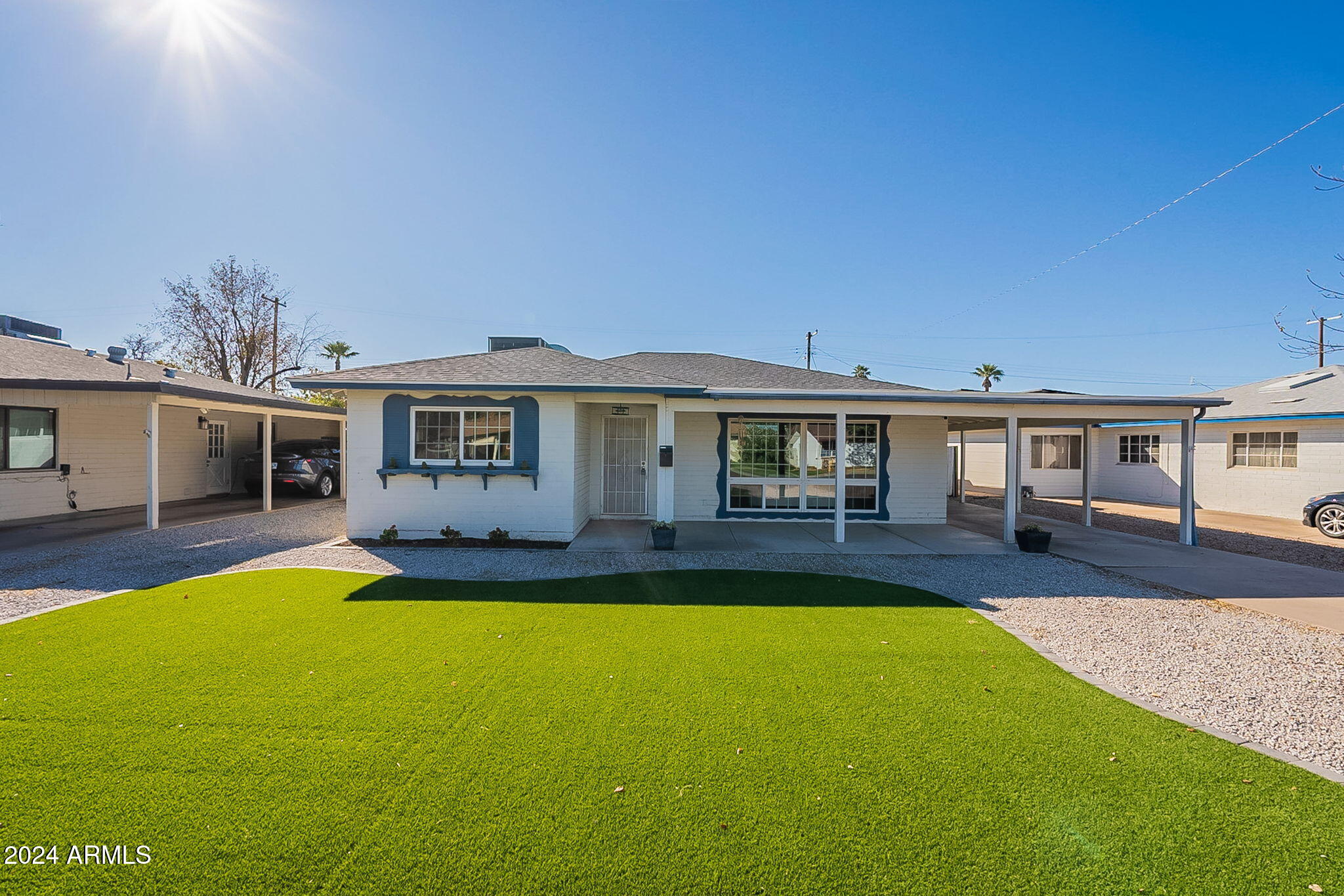 1611 W INDIANOLA Avenue