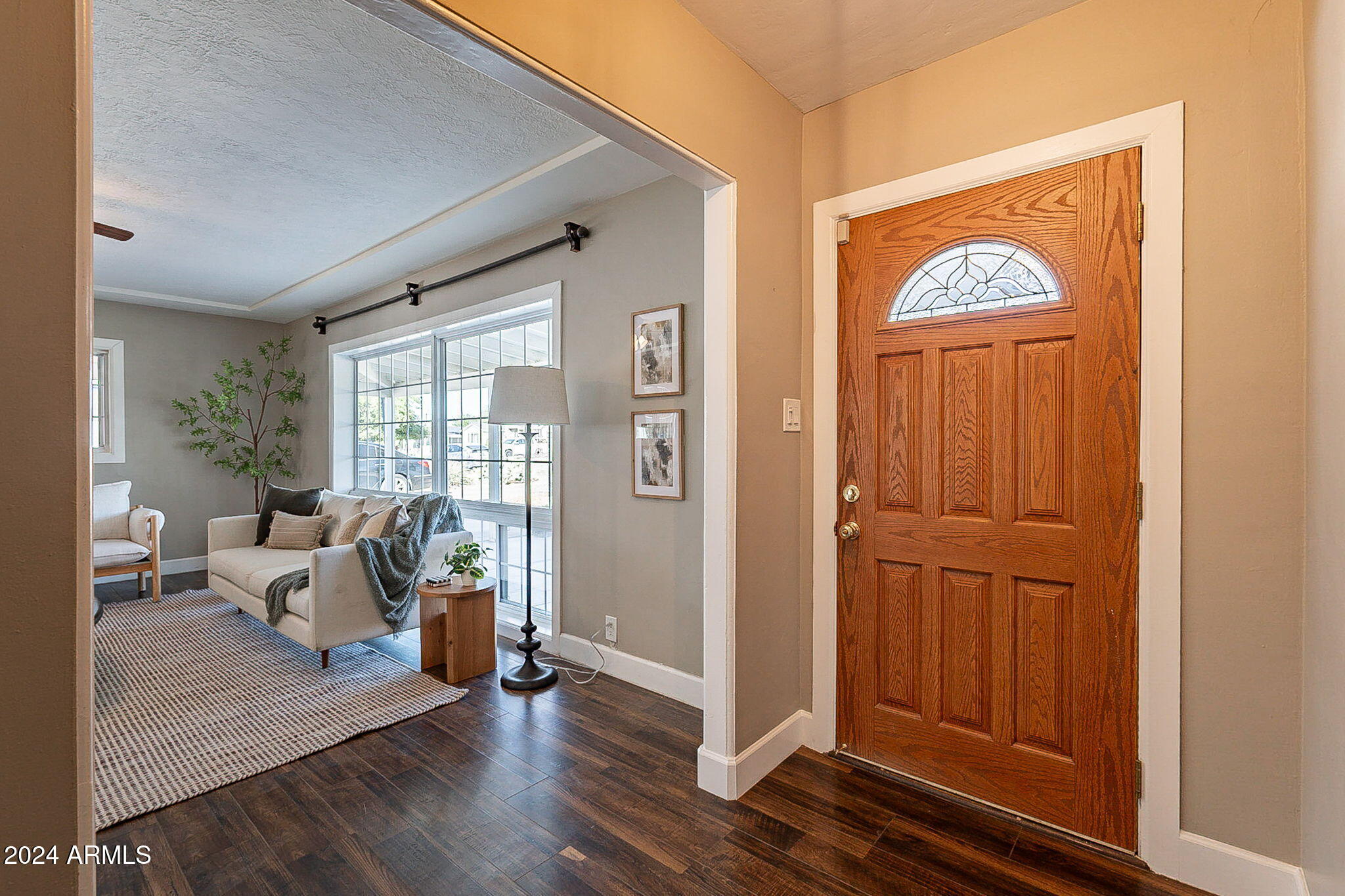 1611 W INDIANOLA Avenue