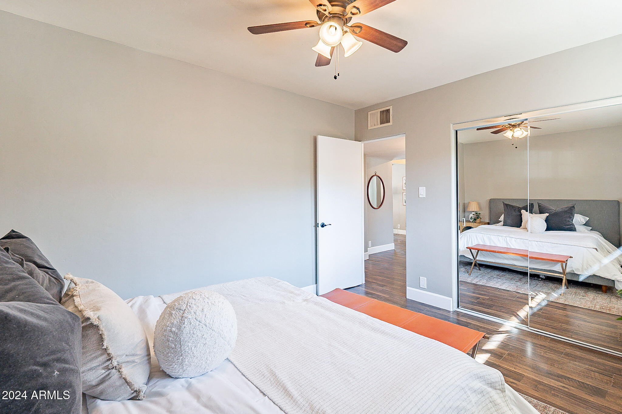 1611 W INDIANOLA Avenue