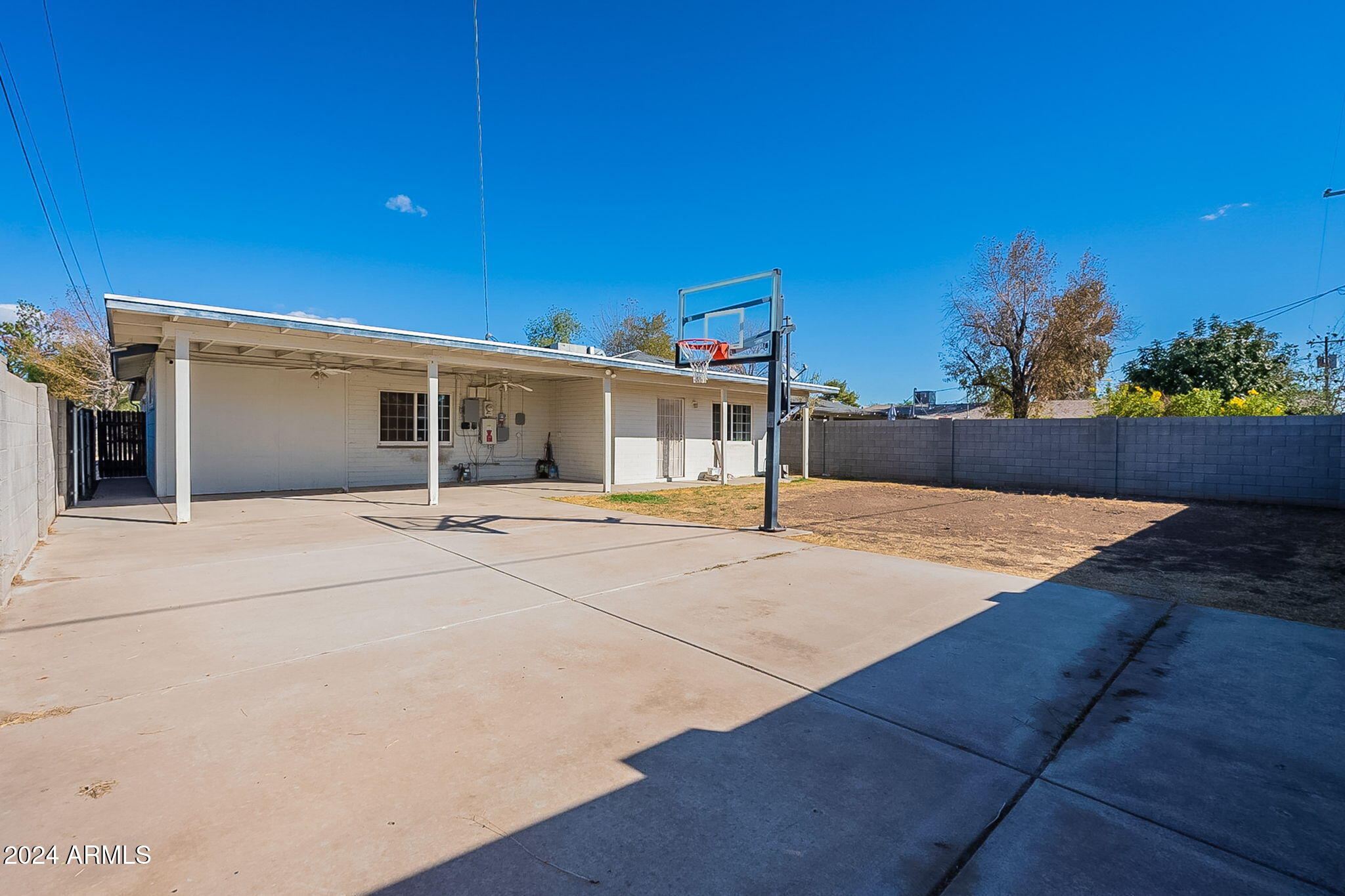 1611 W INDIANOLA Avenue