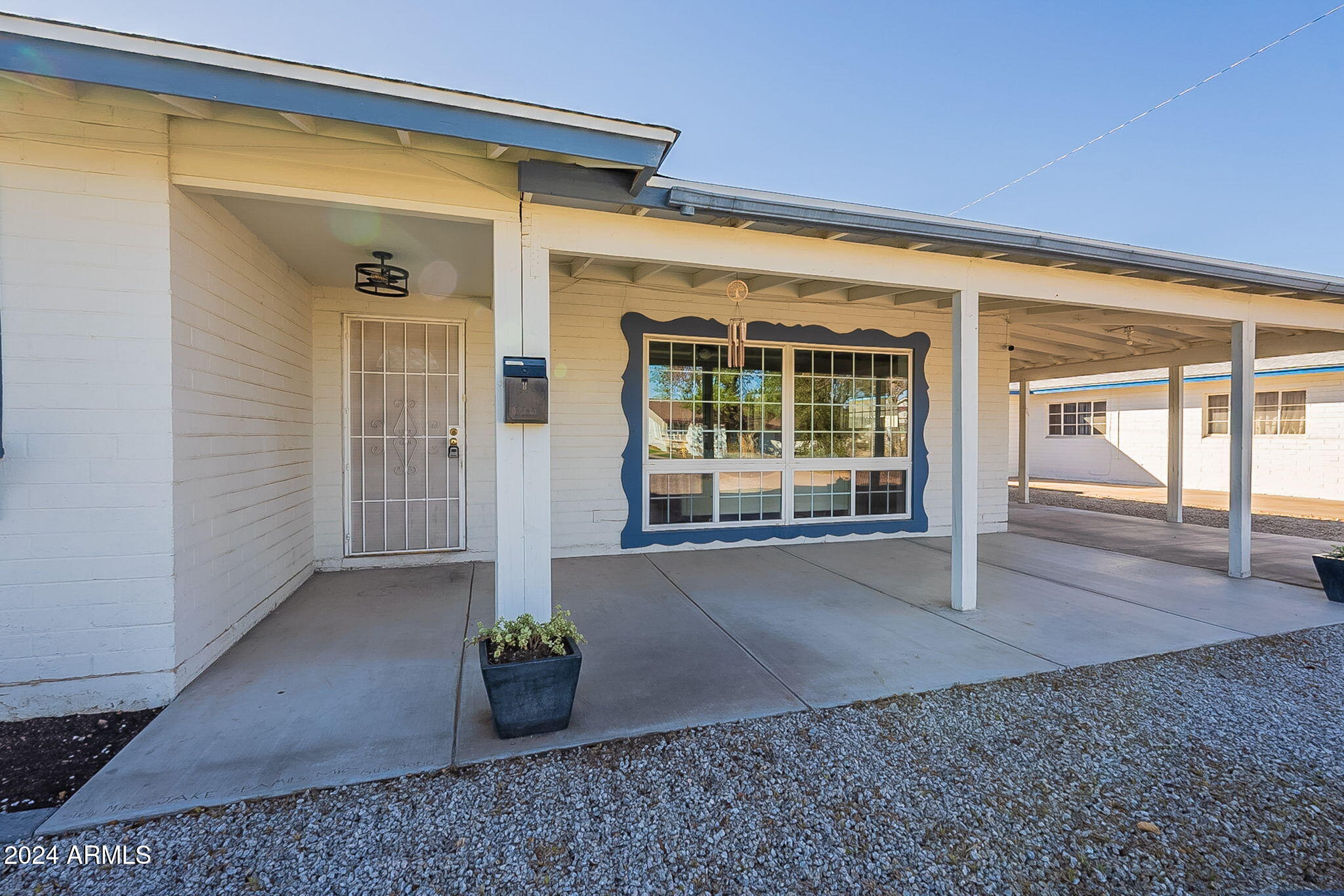 1611 W INDIANOLA Avenue