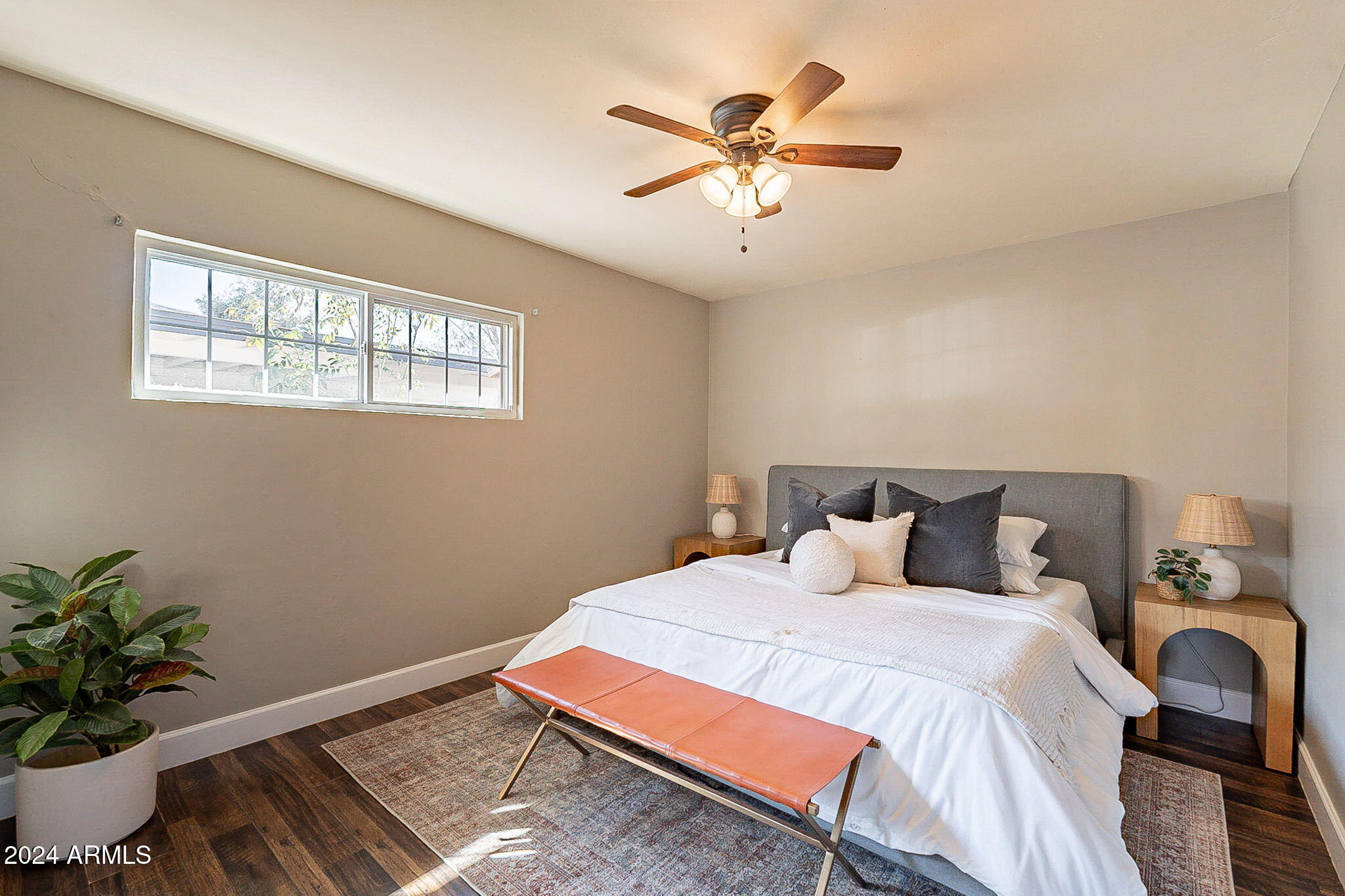 1611 W INDIANOLA Avenue