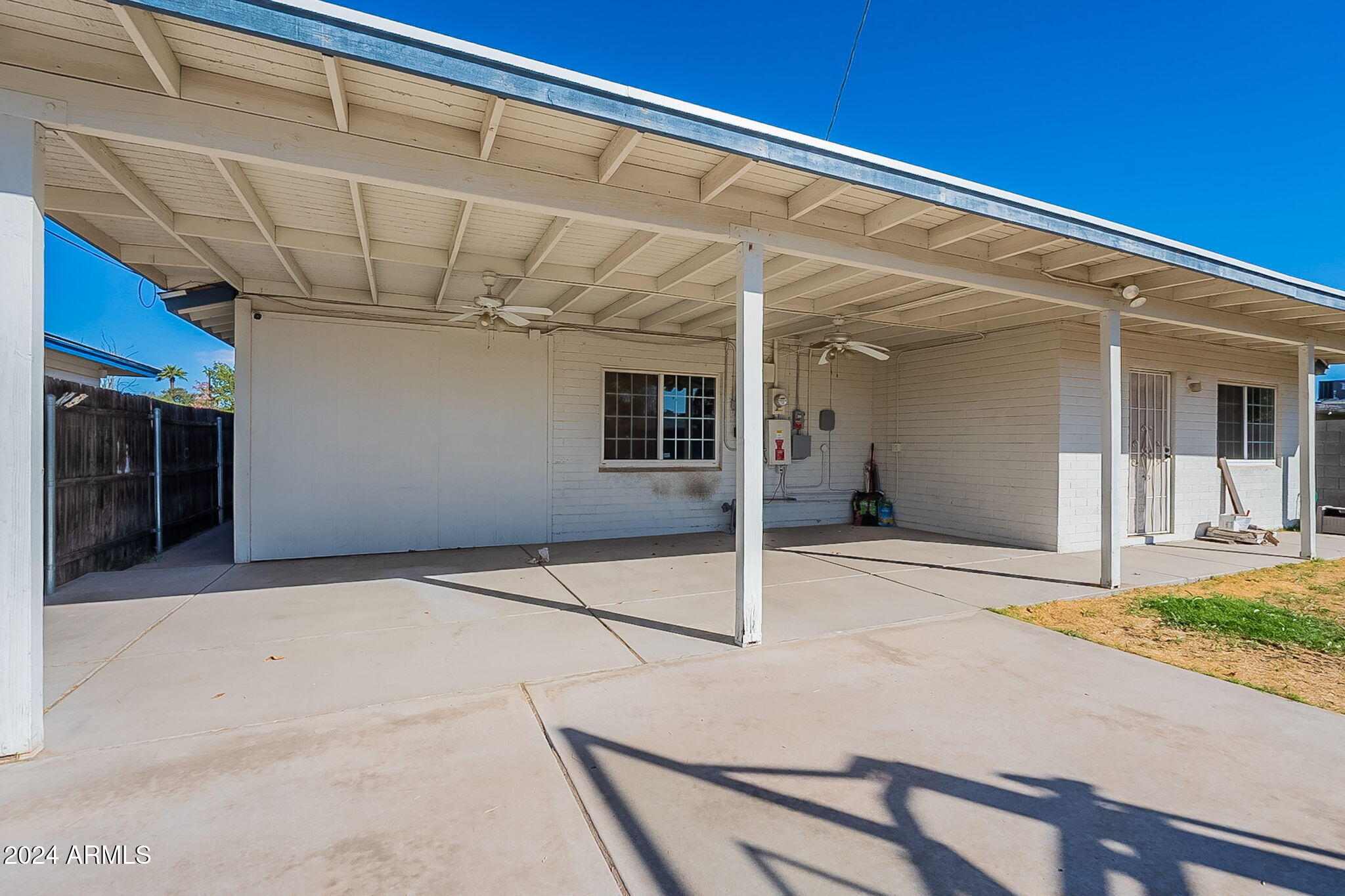 1611 W INDIANOLA Avenue