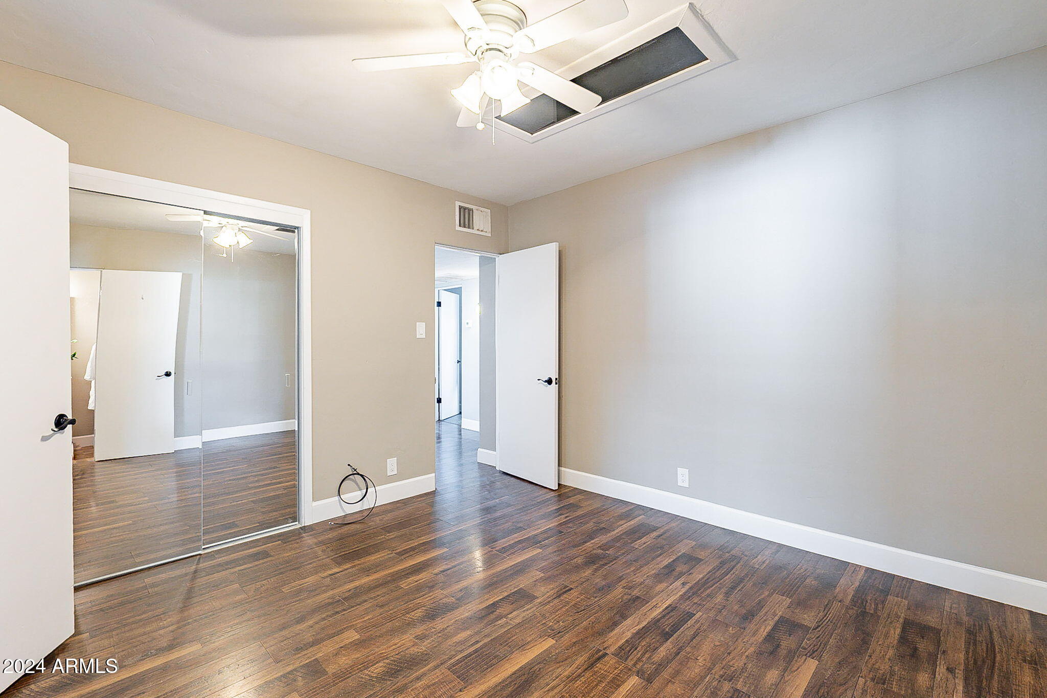 1611 W INDIANOLA Avenue