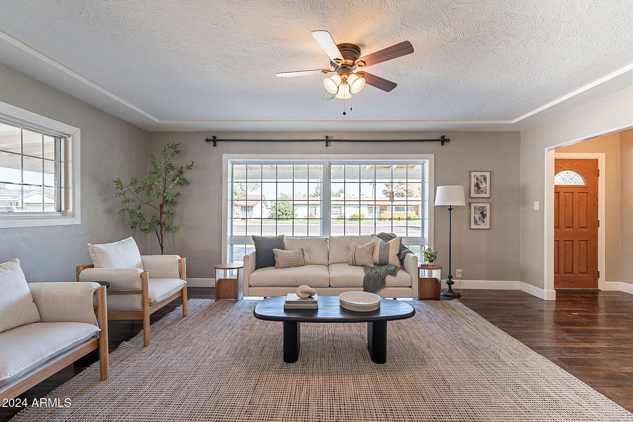 1611 W INDIANOLA Avenue