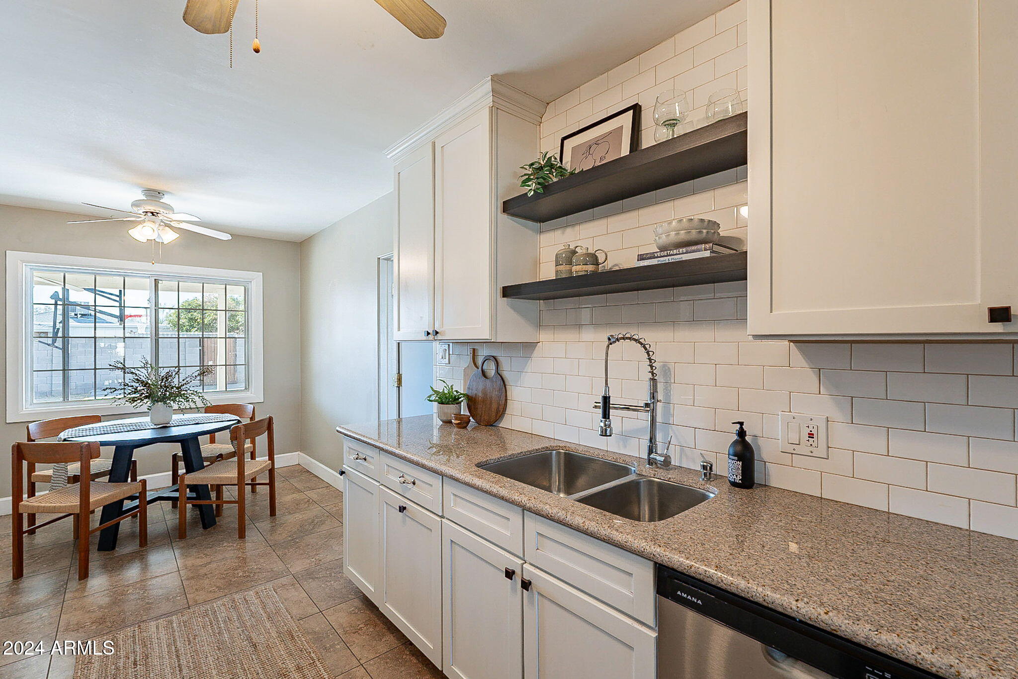 1611 W INDIANOLA Avenue