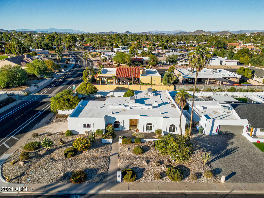 2 E CANTERBURY Court