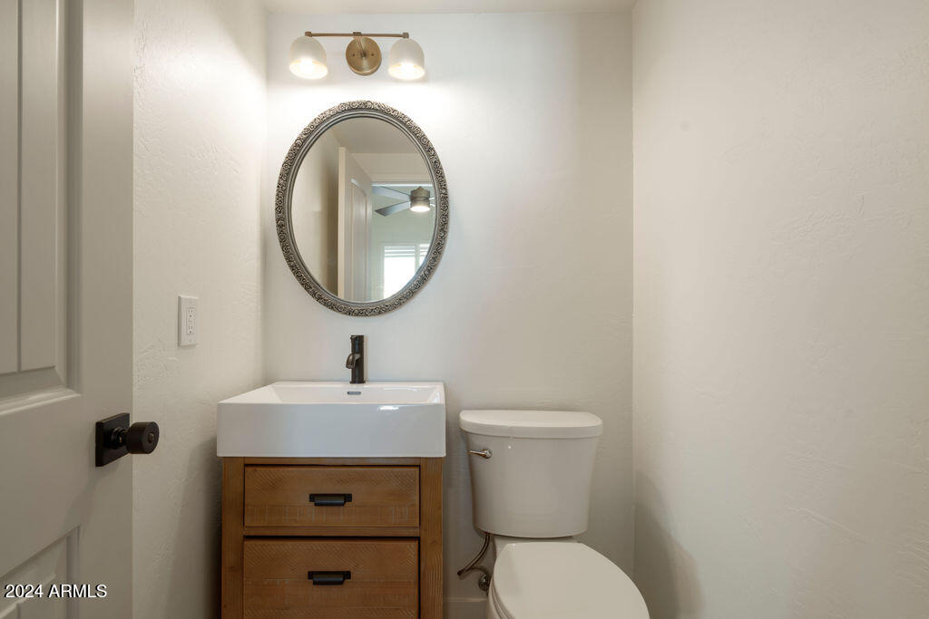 2 E CANTERBURY Court