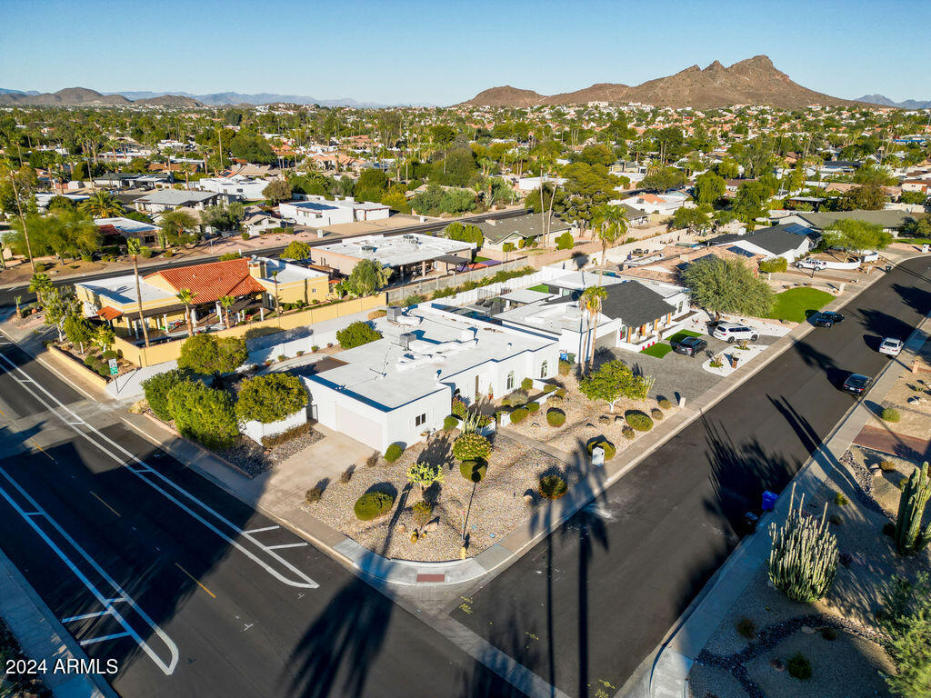 2 E CANTERBURY Court