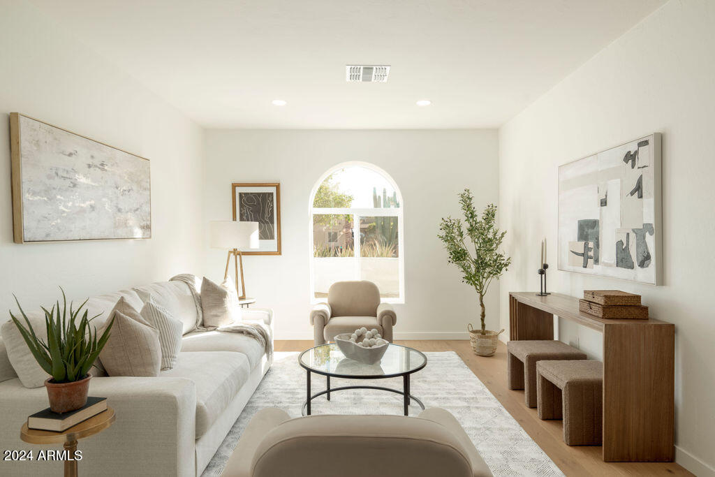 2 E CANTERBURY Court