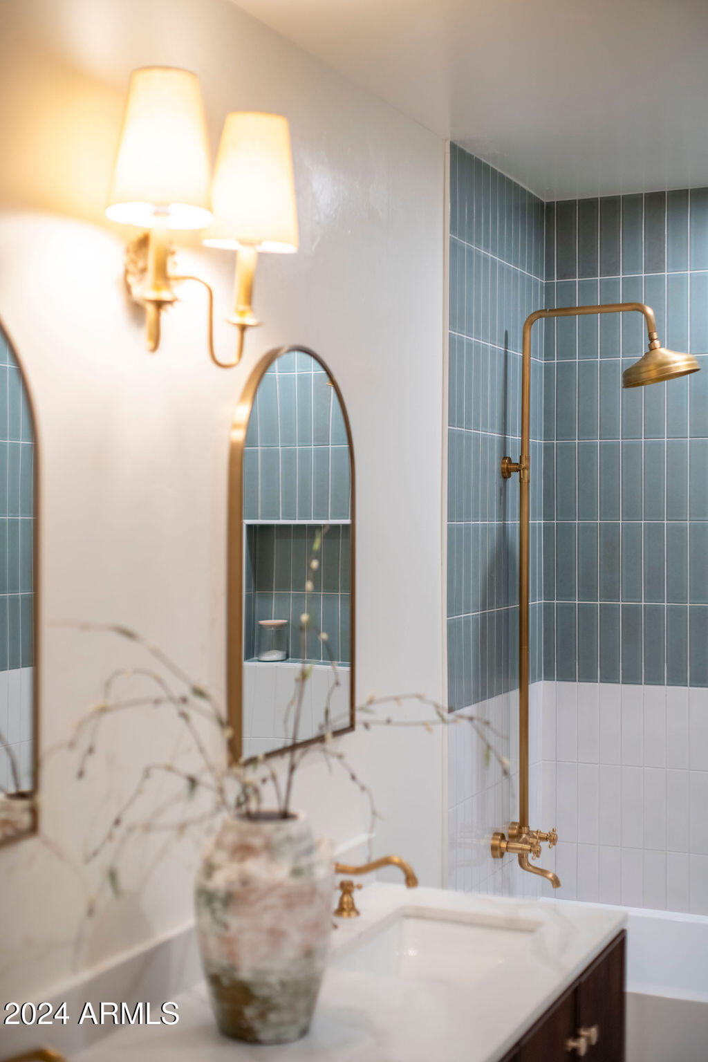 2 E CANTERBURY Court