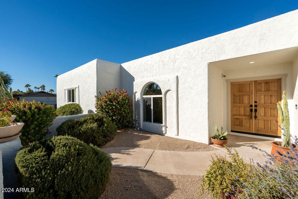 2 E CANTERBURY Court