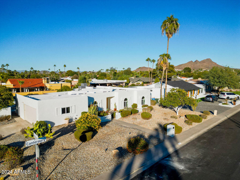 2 E CANTERBURY Court