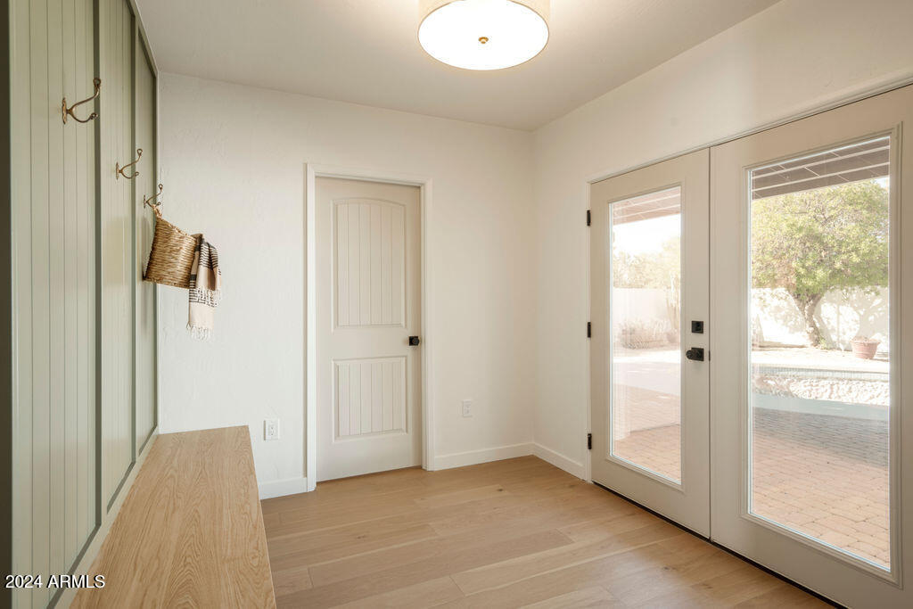 2 E CANTERBURY Court