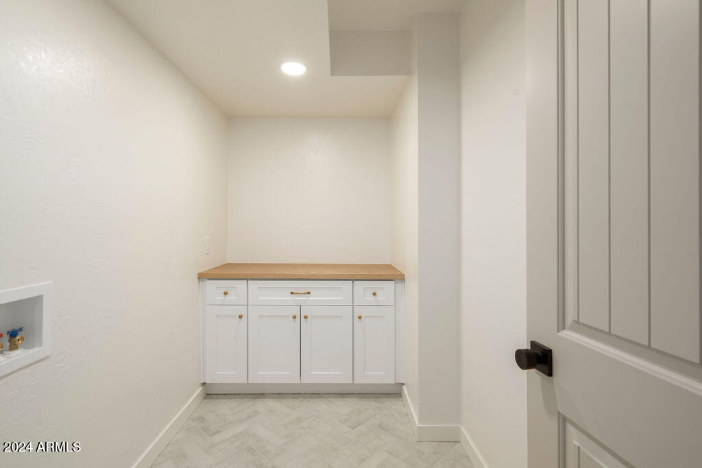 2 E CANTERBURY Court