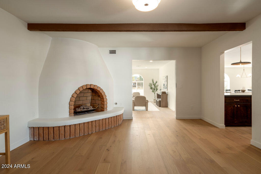 2 E CANTERBURY Court