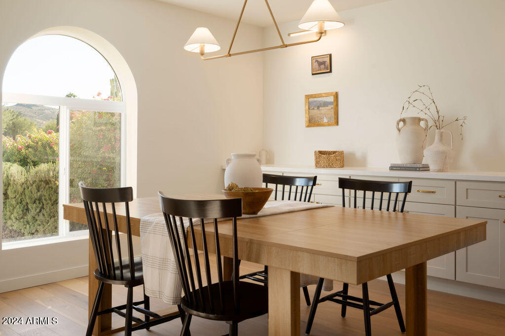 2 E CANTERBURY Court