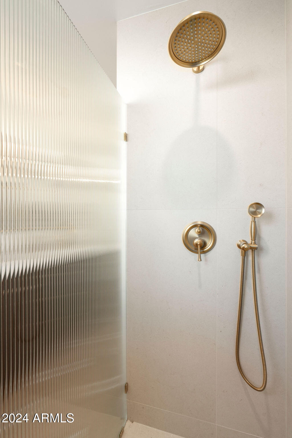 2 E CANTERBURY Court