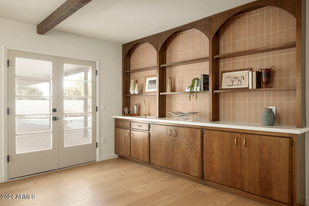 2 E CANTERBURY Court