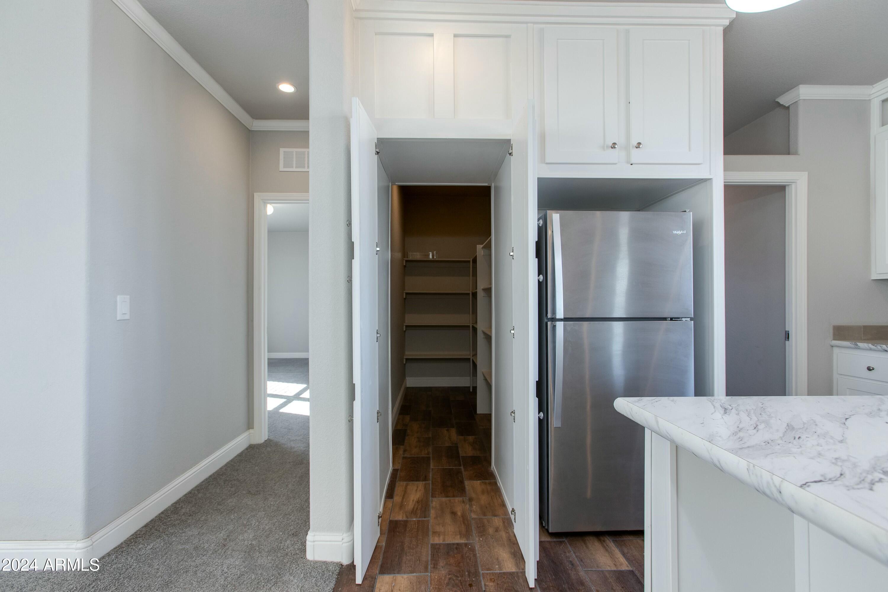 6876 W Locklin Avenue