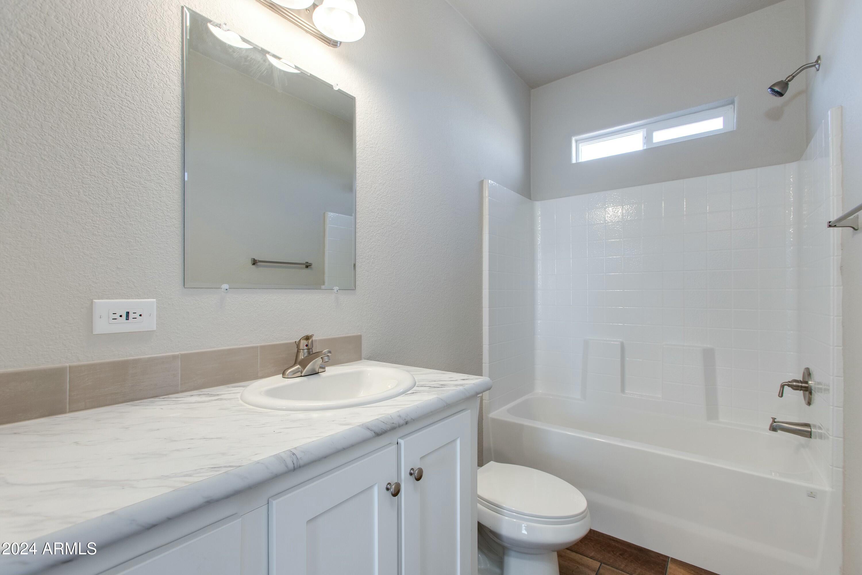 6876 W Locklin Avenue