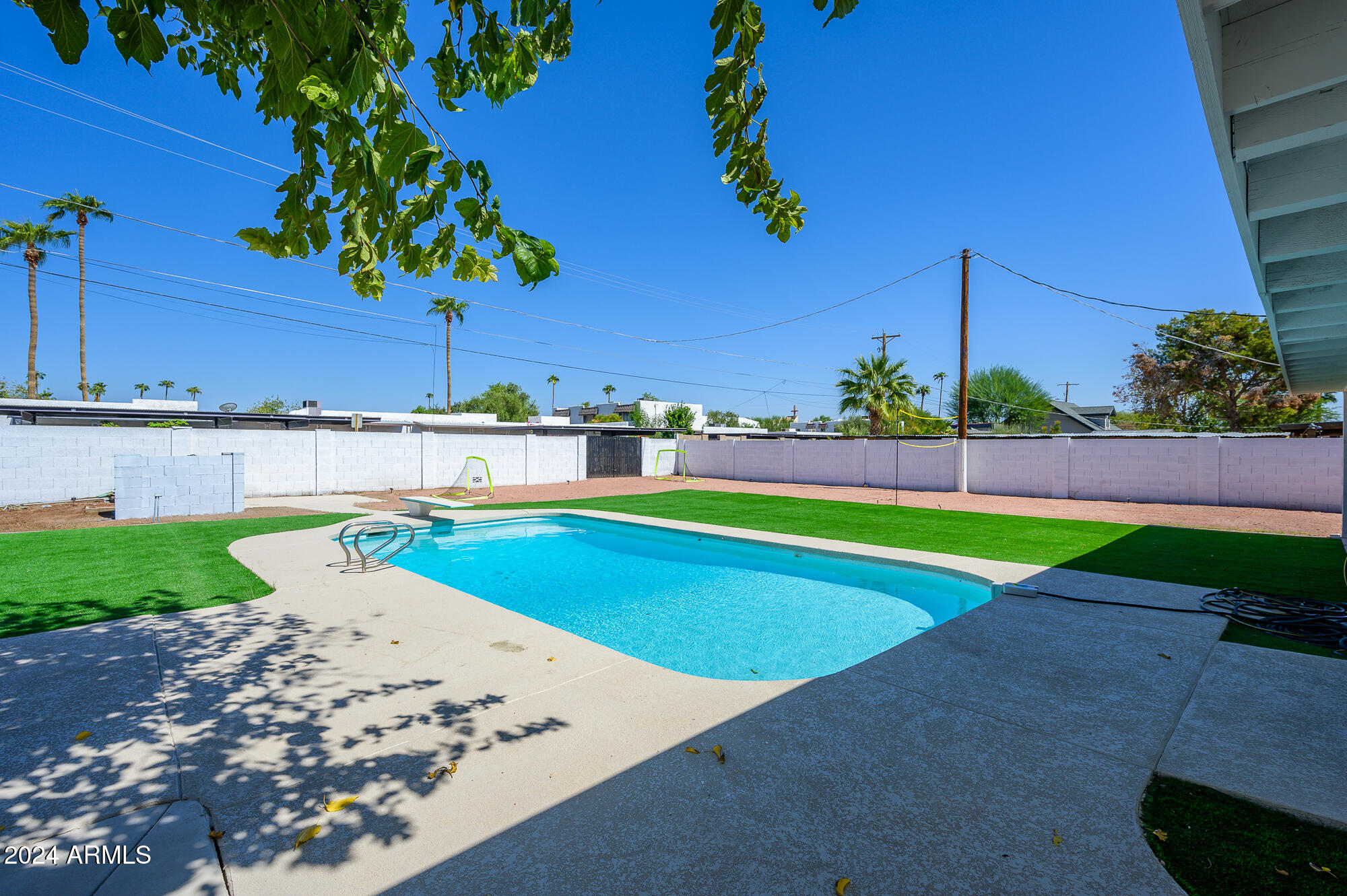 7026 E VERNON Avenue