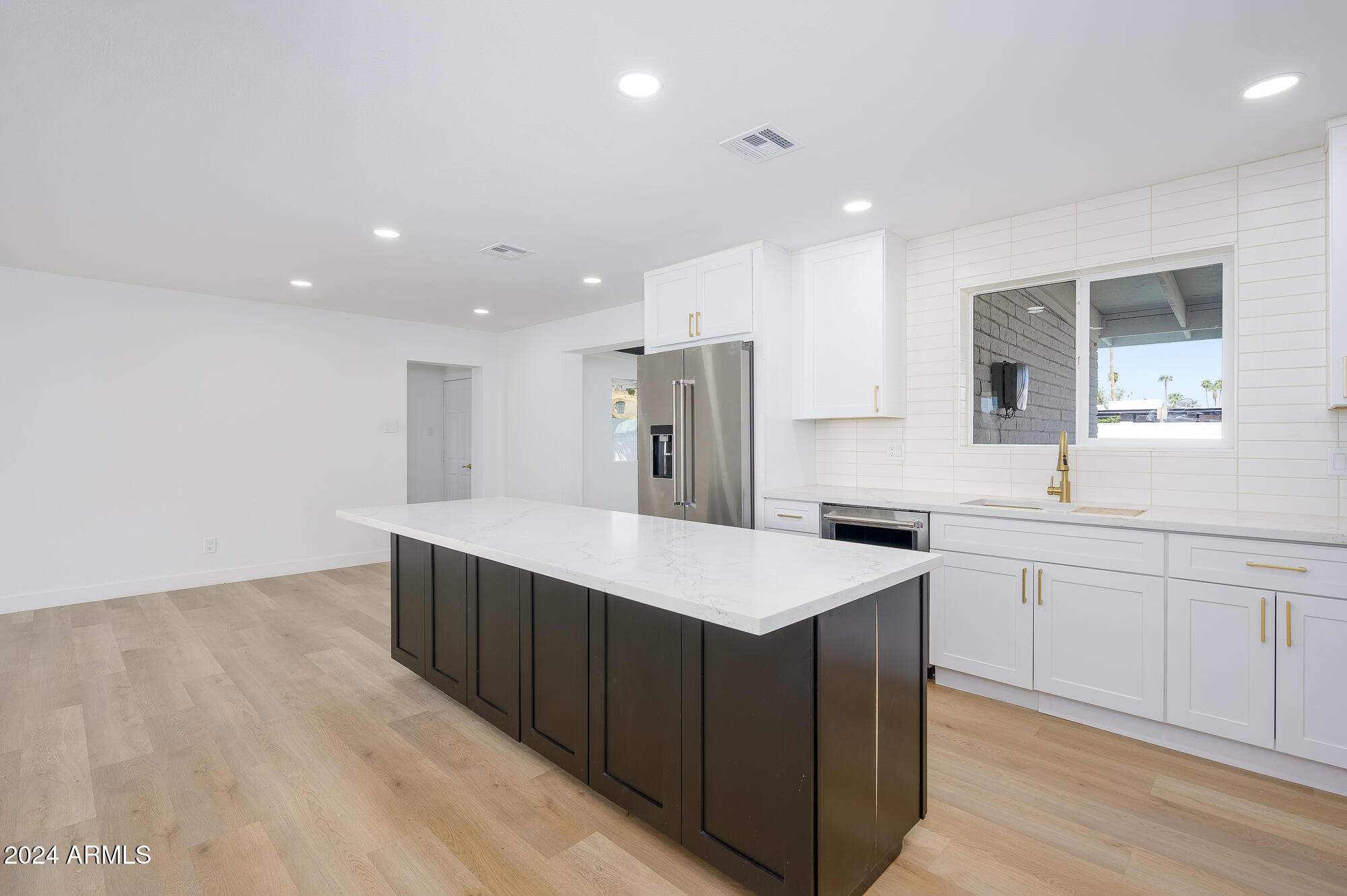 7026 E VERNON Avenue