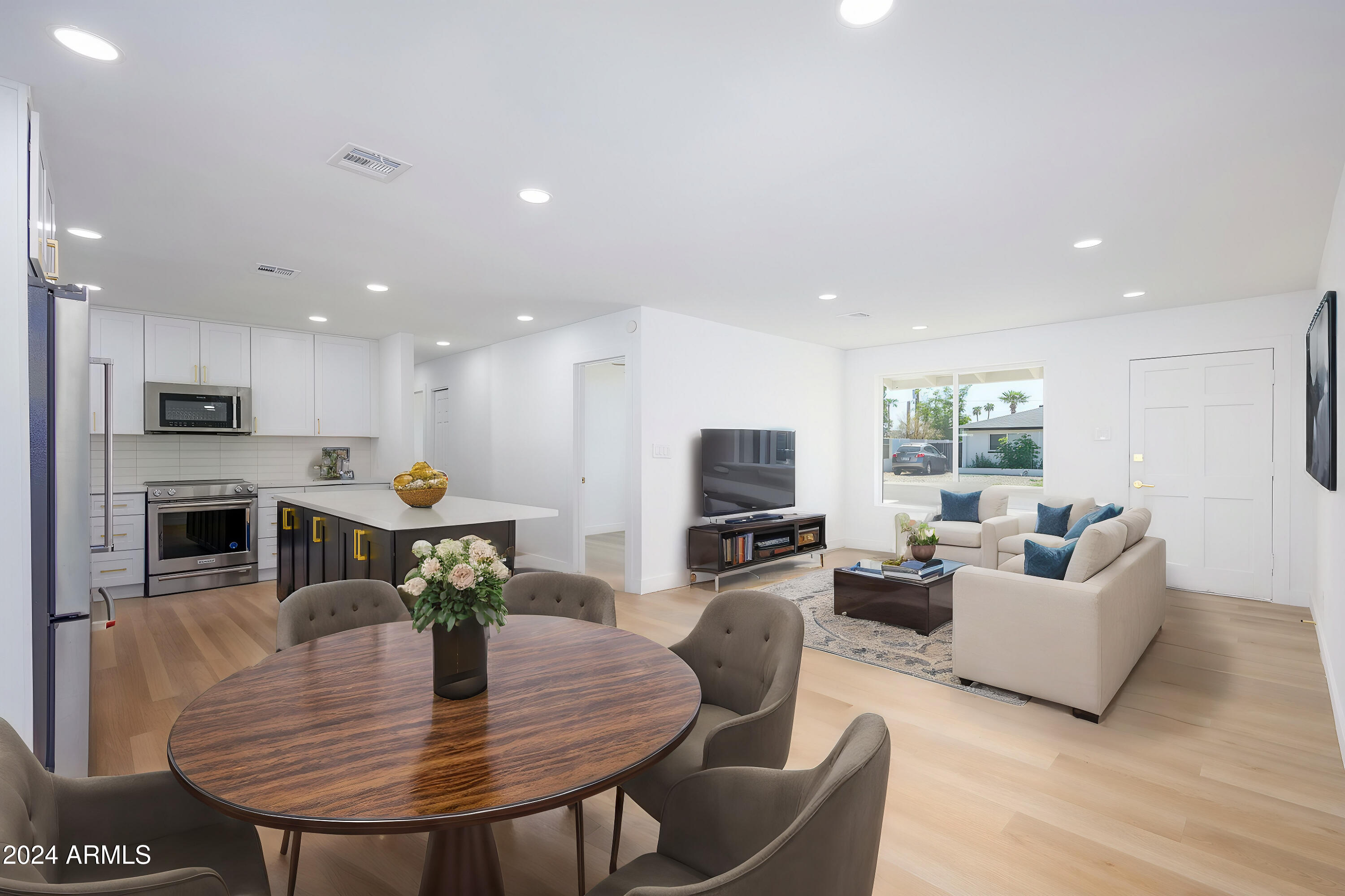 7026 E VERNON Avenue