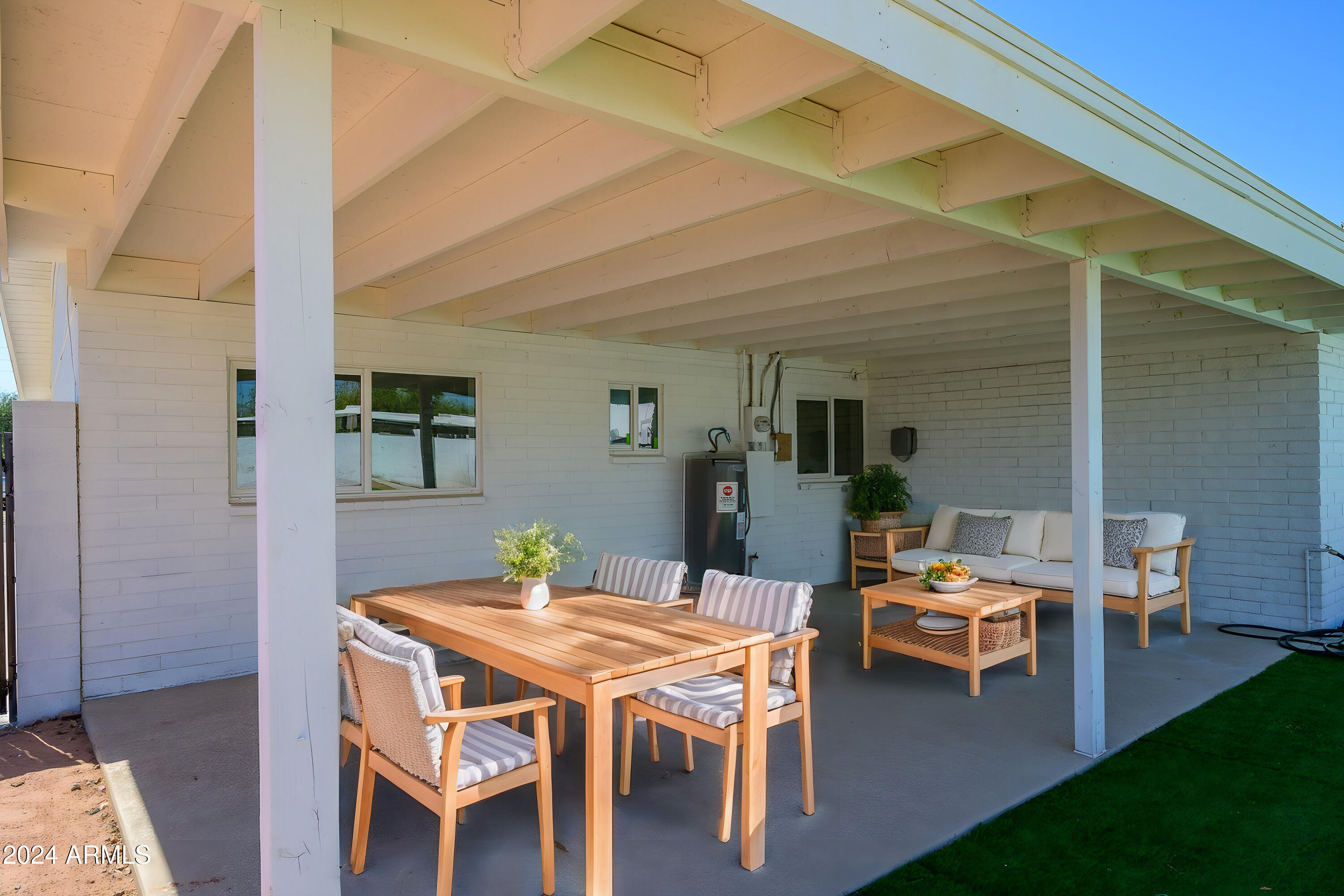 7026 E VERNON Avenue