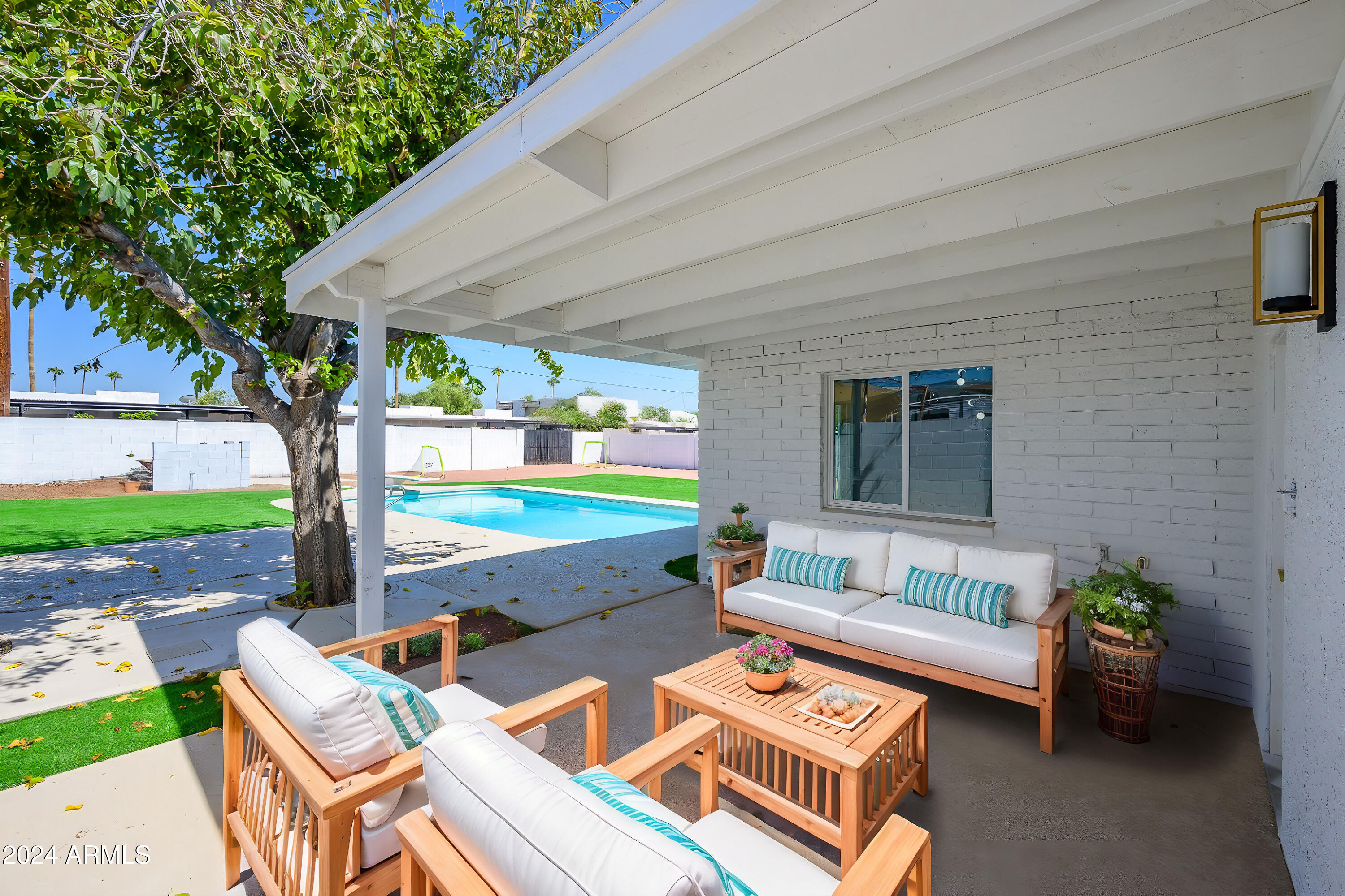 7026 E VERNON Avenue