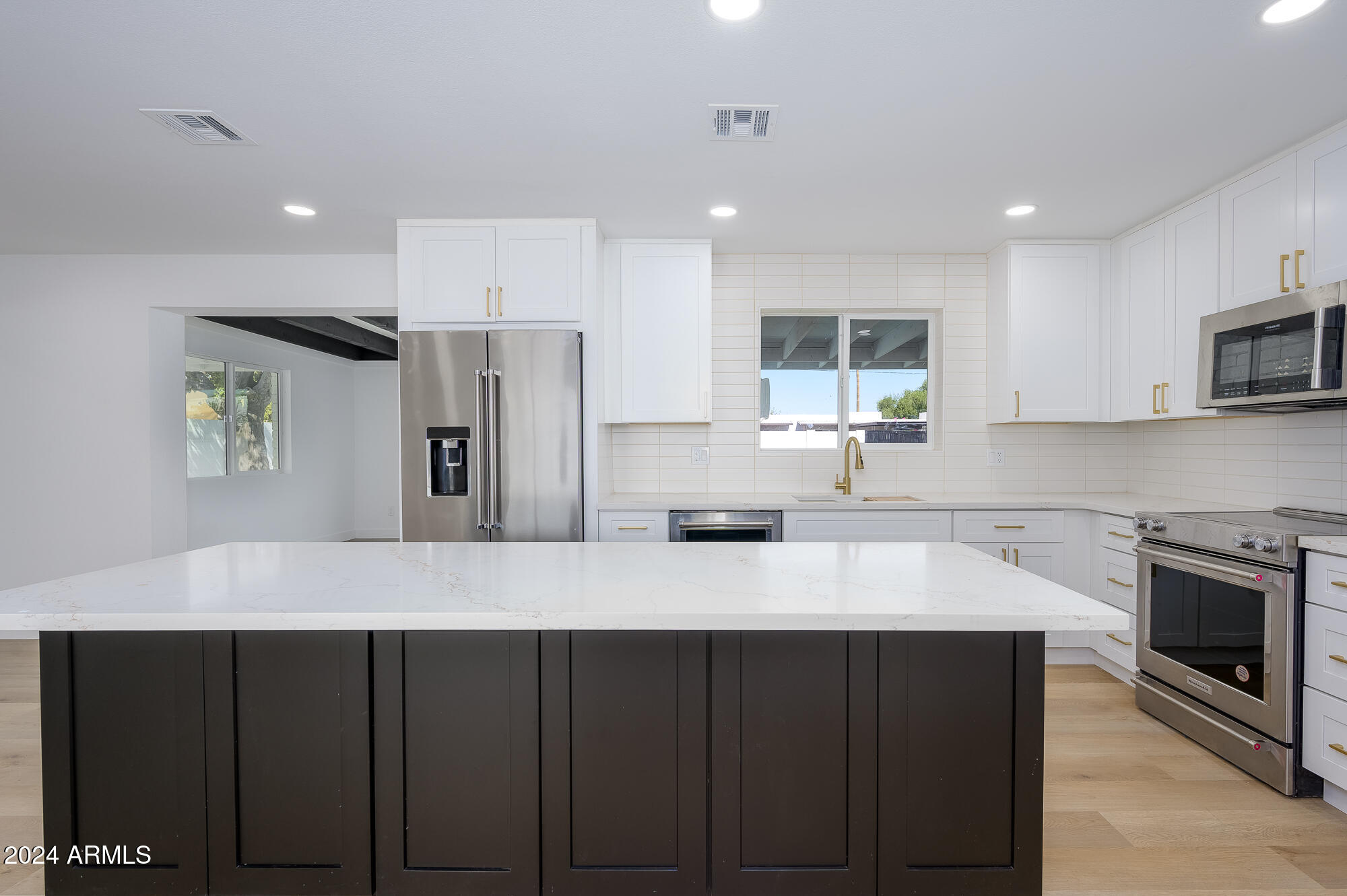 7026 E VERNON Avenue