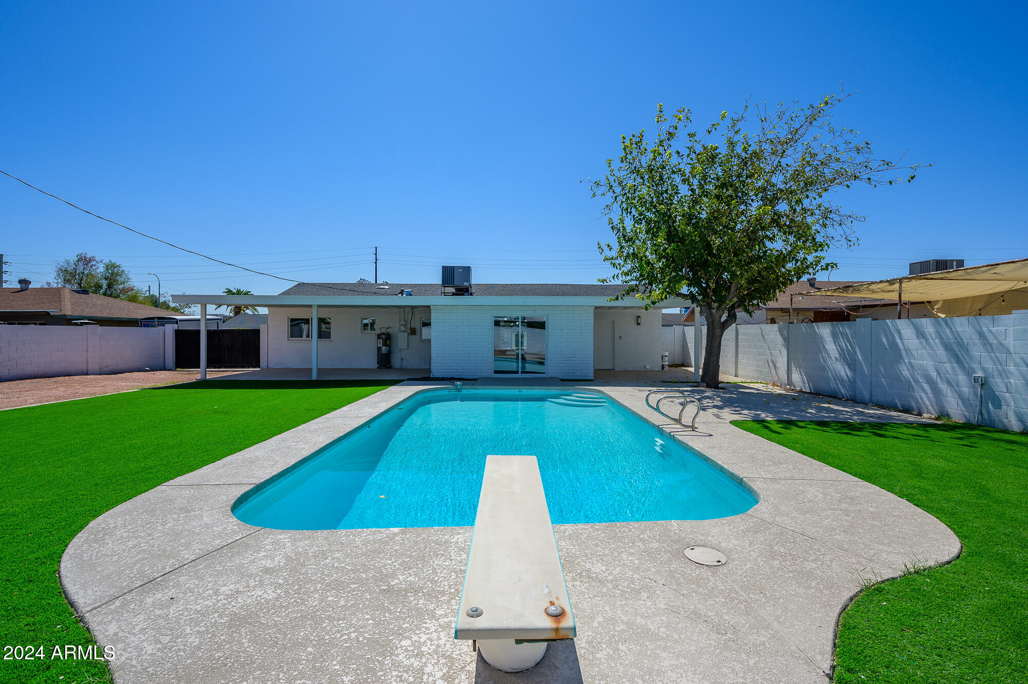 7026 E VERNON Avenue