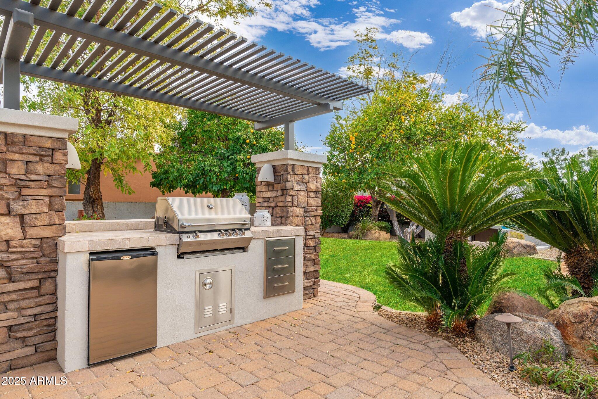 8641 E CLUBHOUSE Way