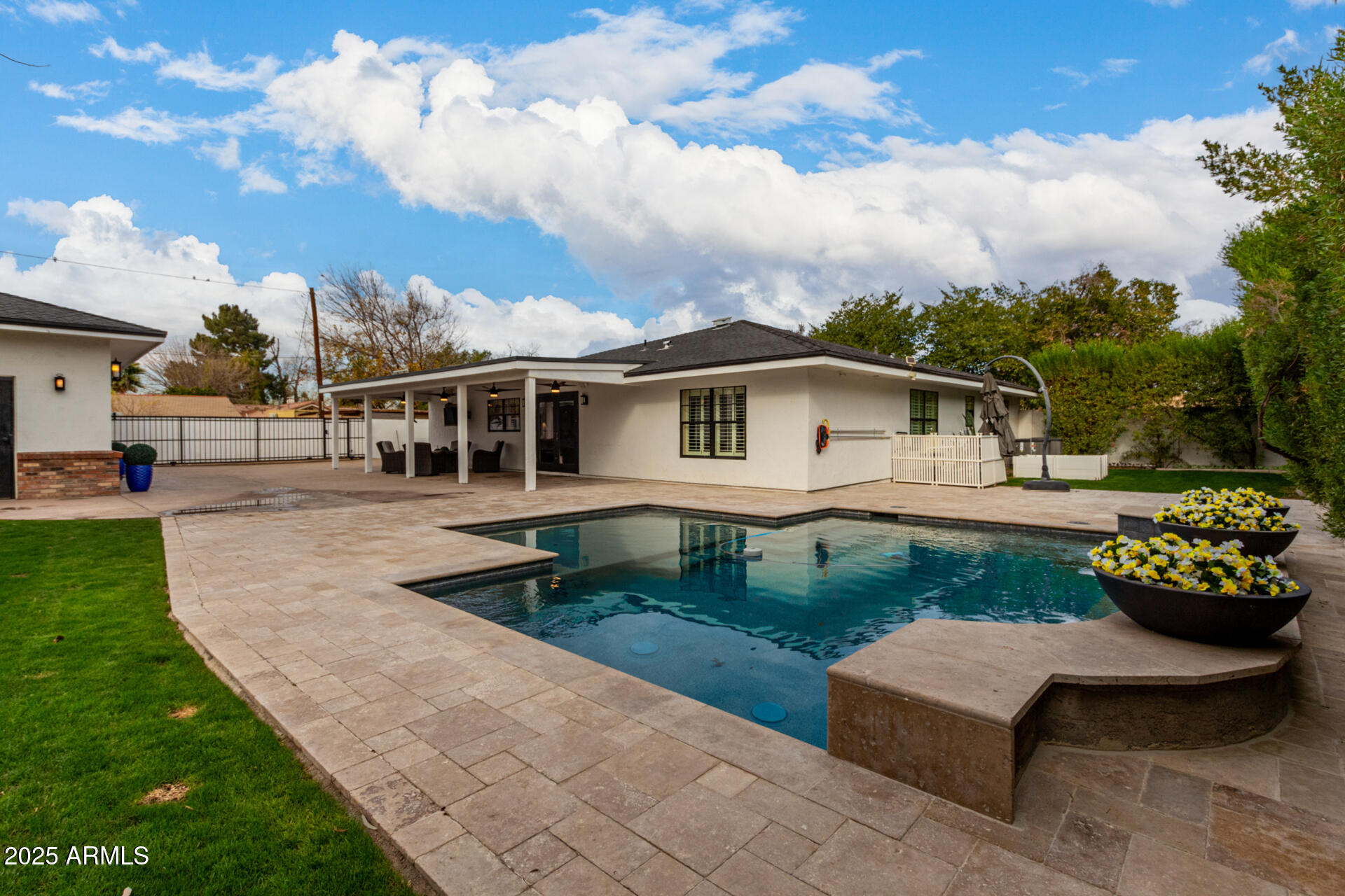 4017 E WILSHIRE Drive