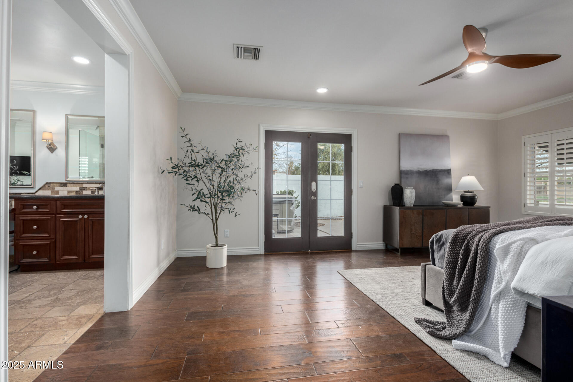 4017 E WILSHIRE Drive