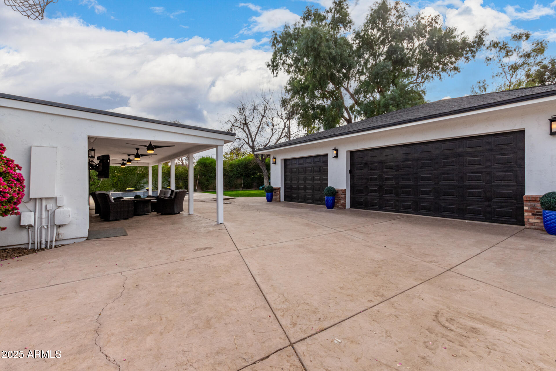 4017 E WILSHIRE Drive