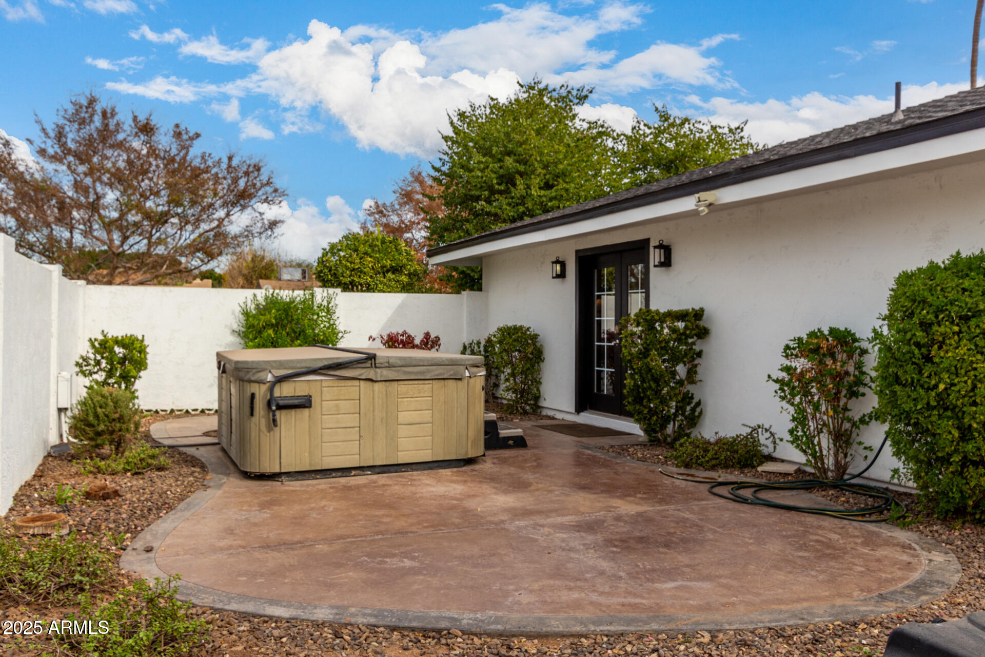 4017 E WILSHIRE Drive