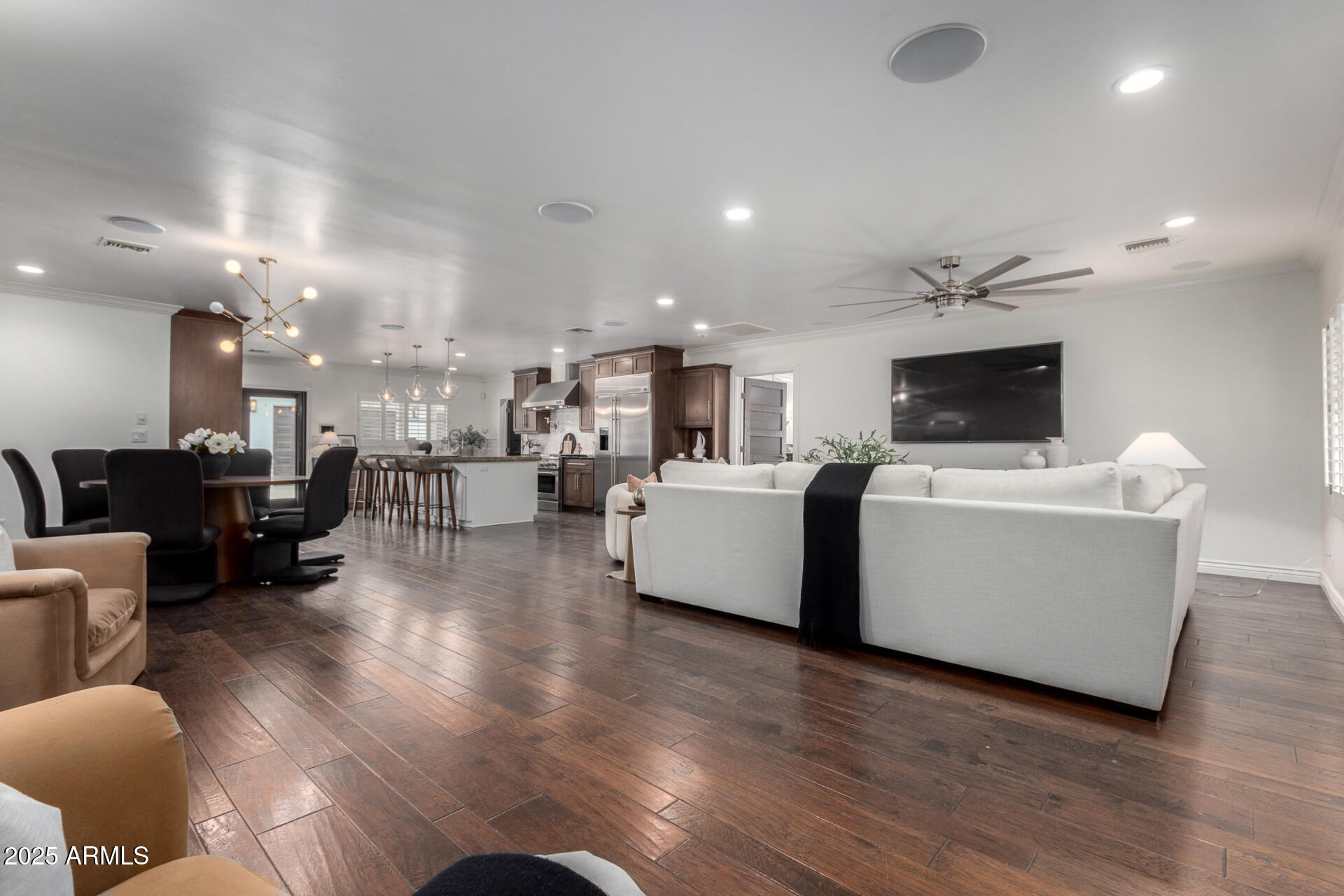 4017 E WILSHIRE Drive