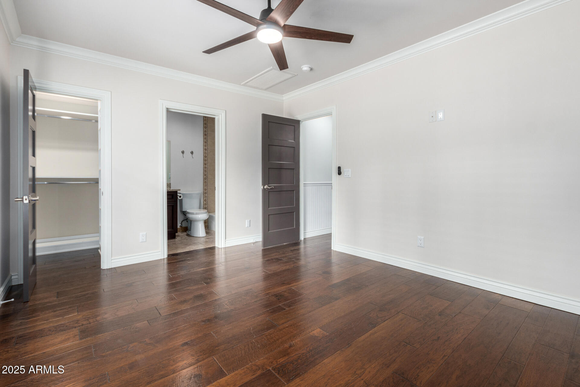 4017 E WILSHIRE Drive