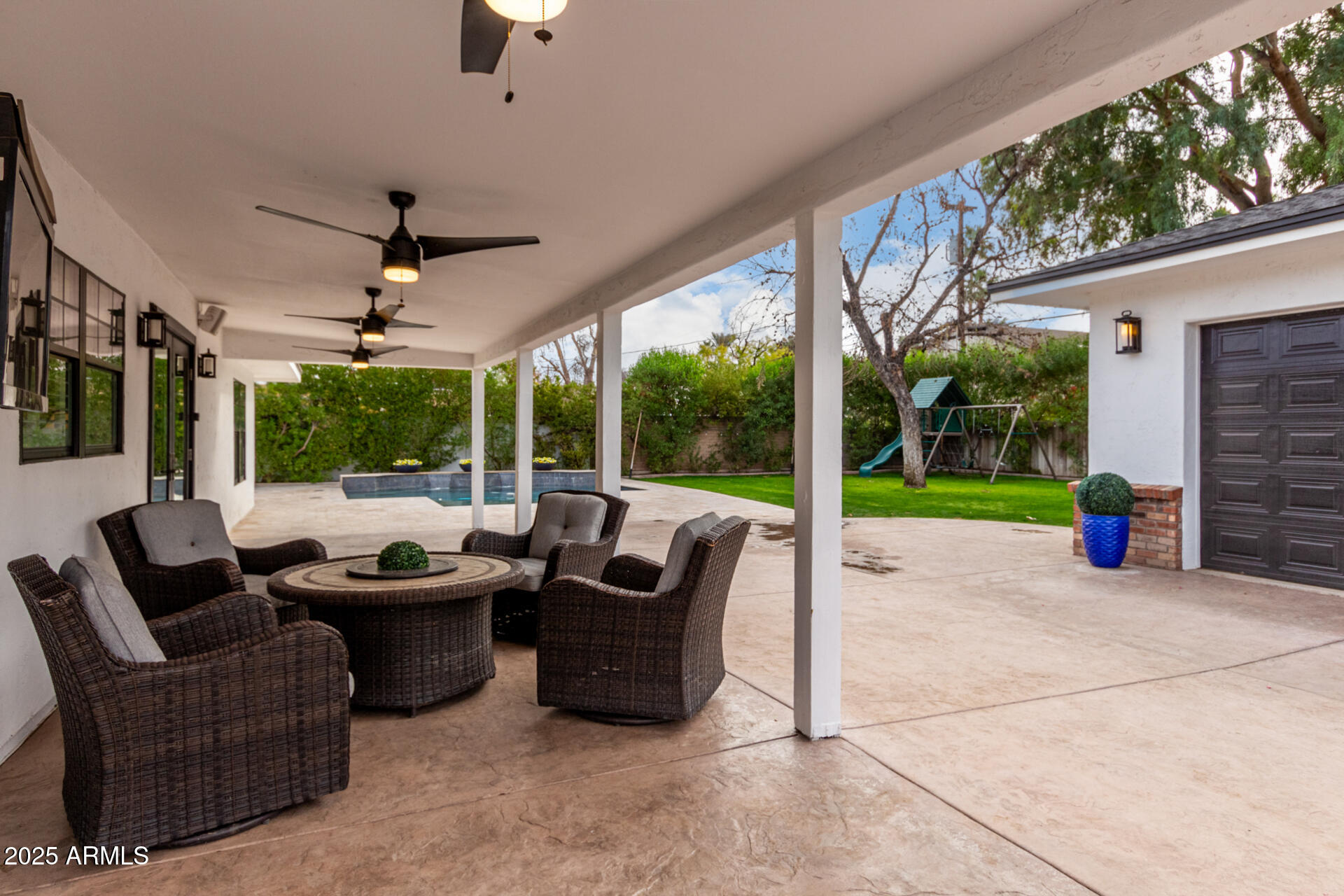 4017 E WILSHIRE Drive
