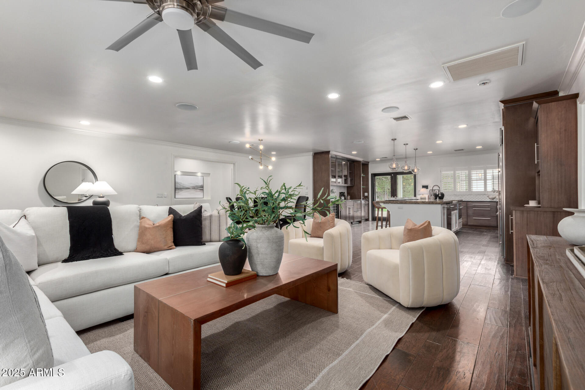 4017 E WILSHIRE Drive