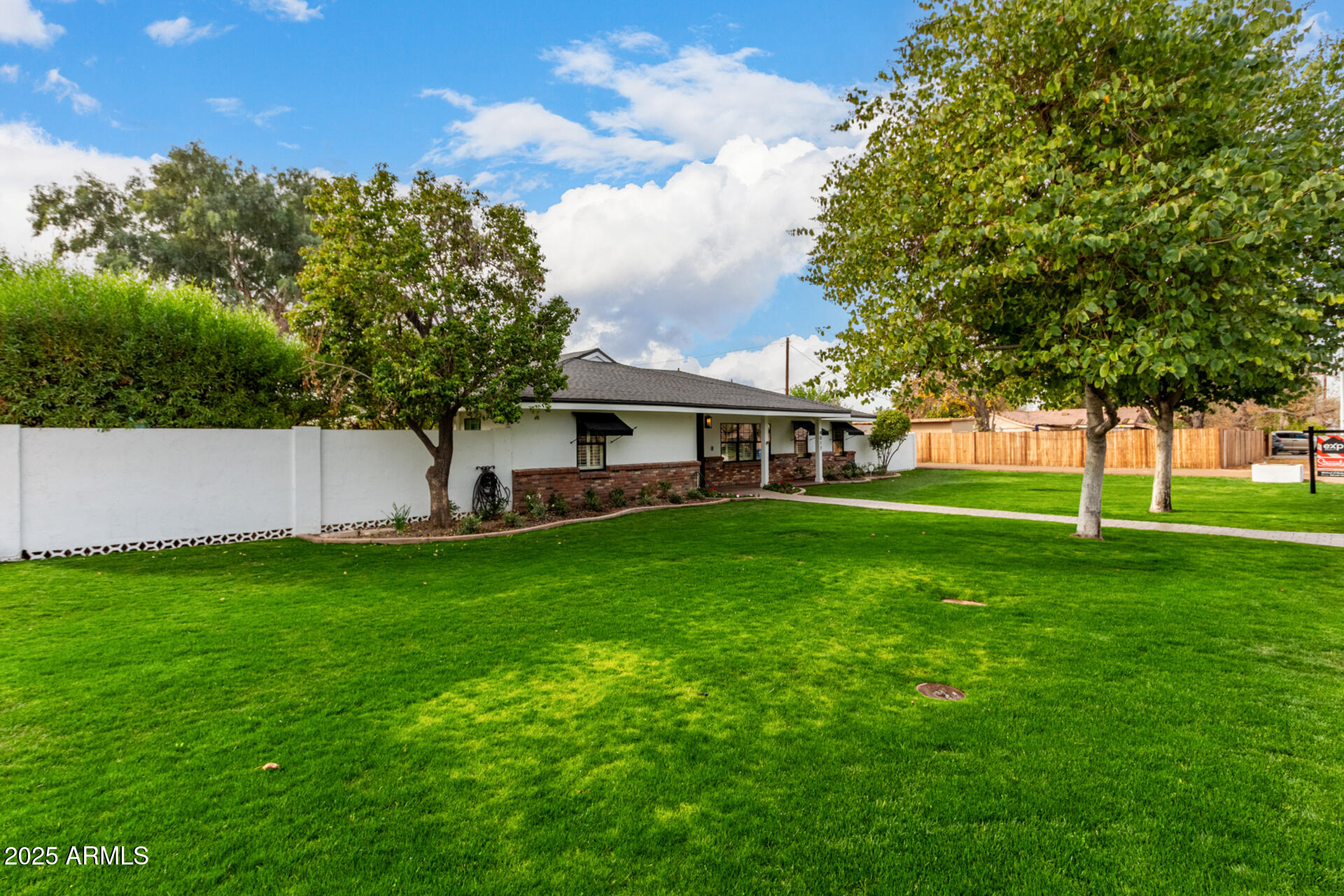 4017 E WILSHIRE Drive
