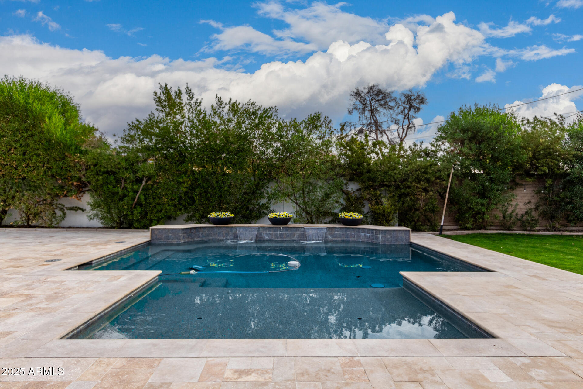 4017 E WILSHIRE Drive