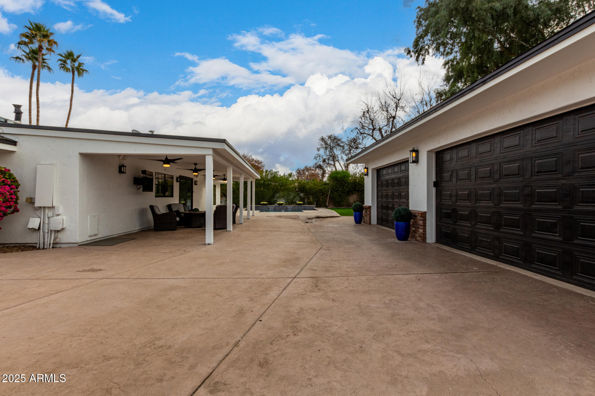 4017 E WILSHIRE Drive