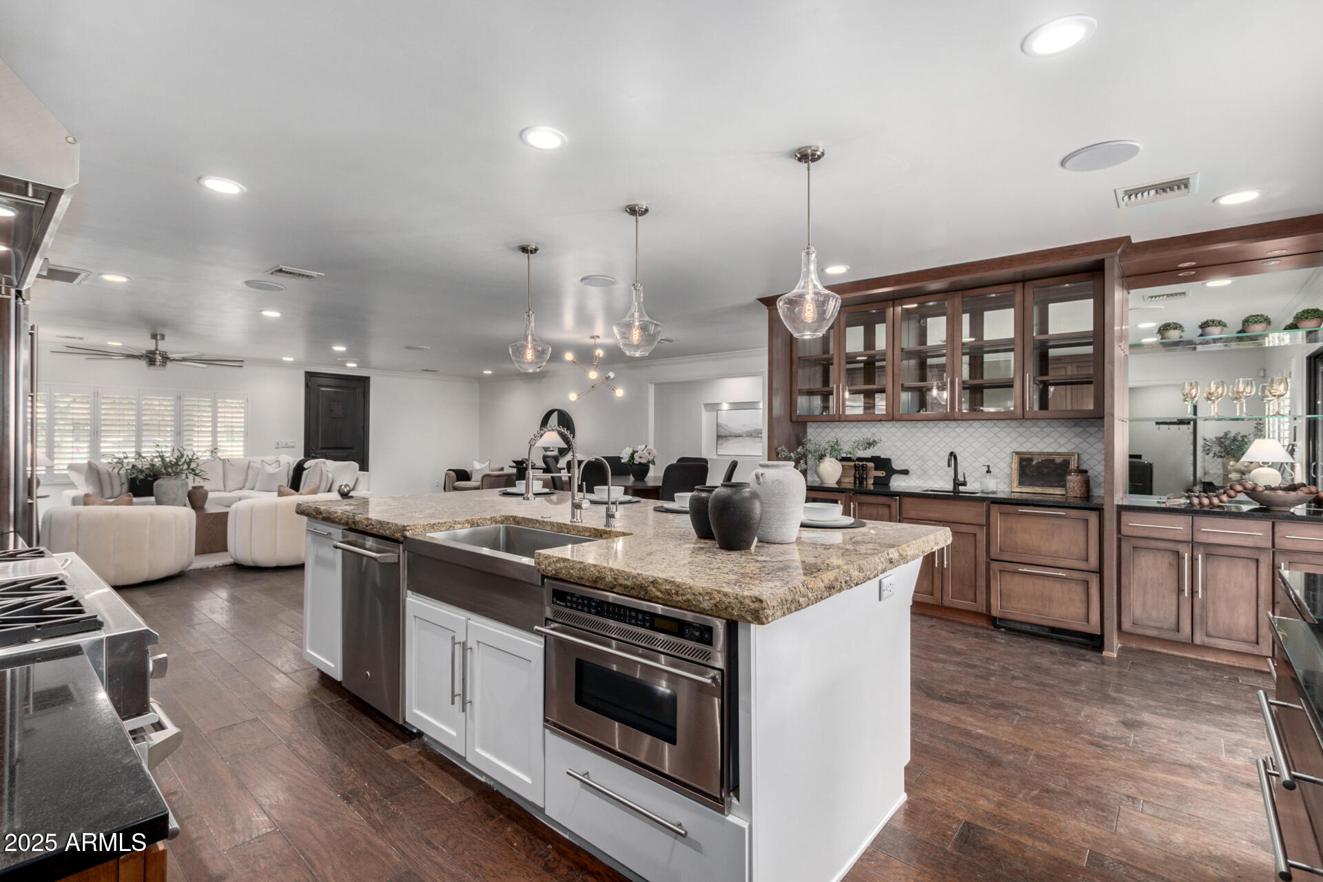 4017 E WILSHIRE Drive