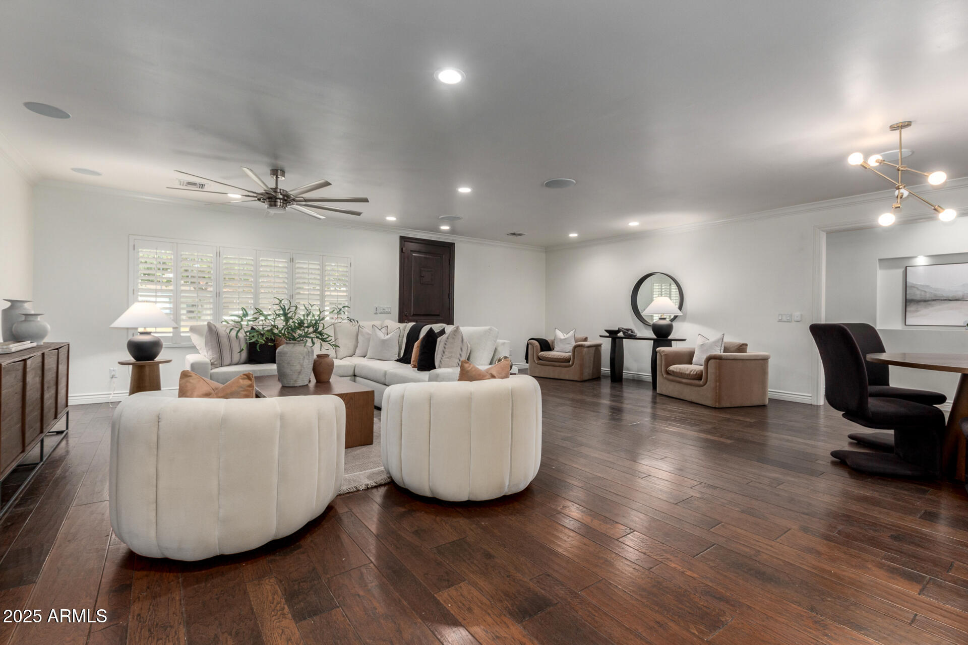 4017 E WILSHIRE Drive