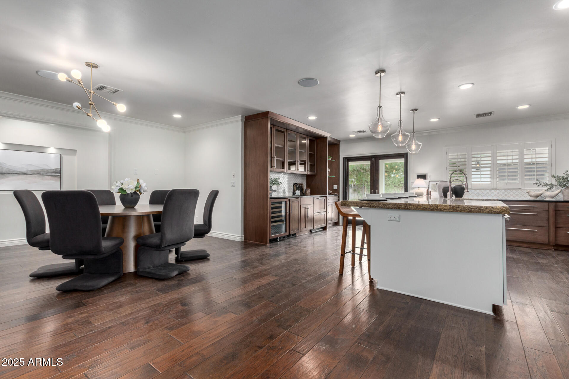 4017 E WILSHIRE Drive