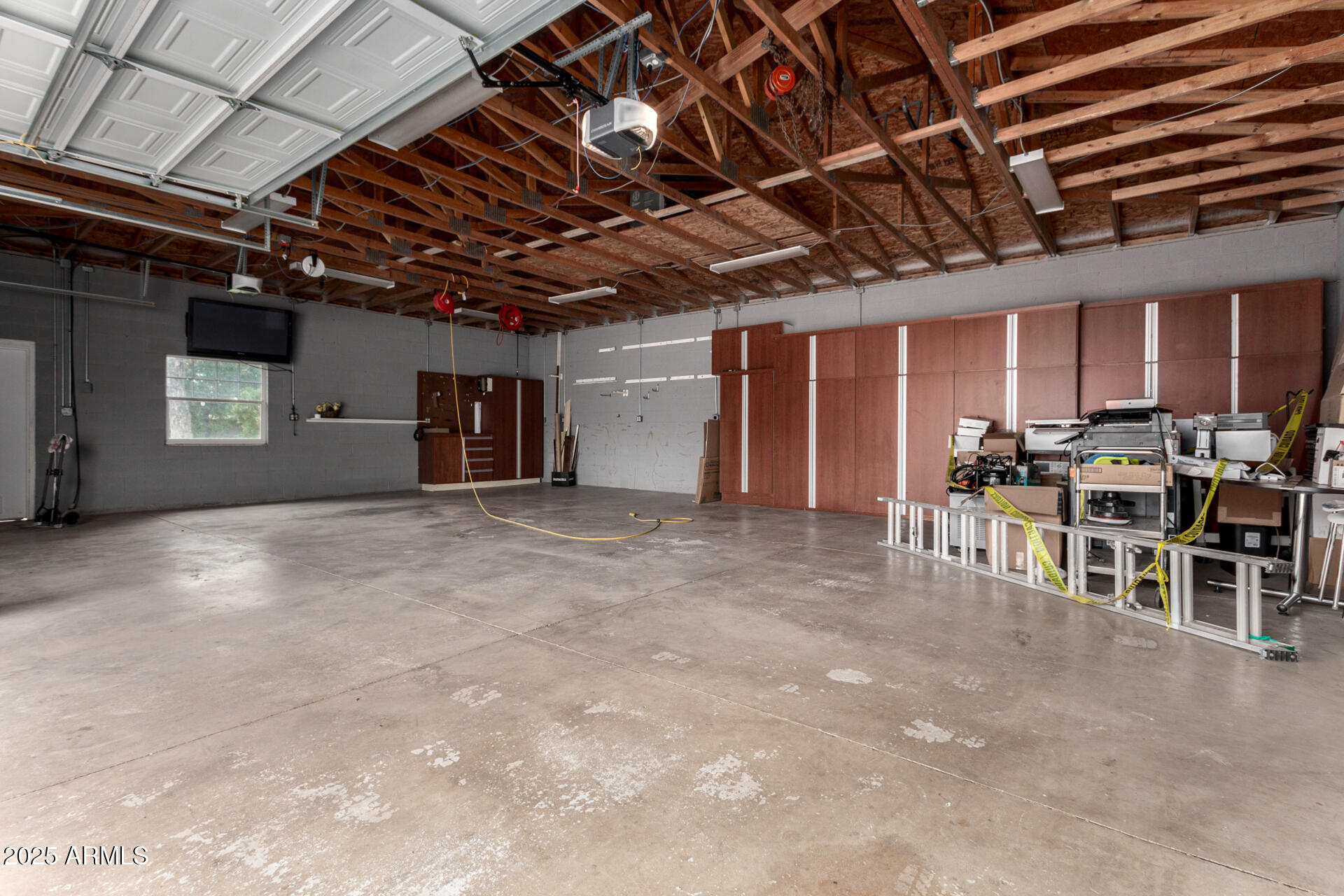 4017 E WILSHIRE Drive